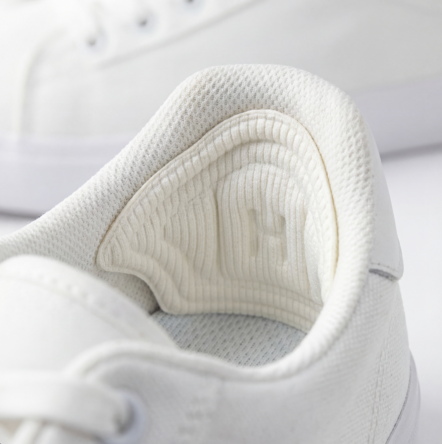 Poduszki amortyzujące na obcasy – natychmiastowy komfort 